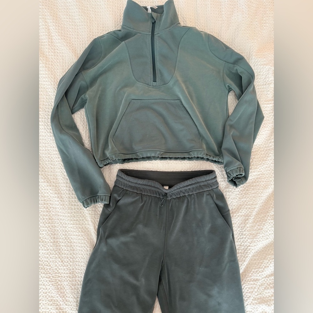 lululemon athletica Kids Green Fleece Pullover and Joggers Set